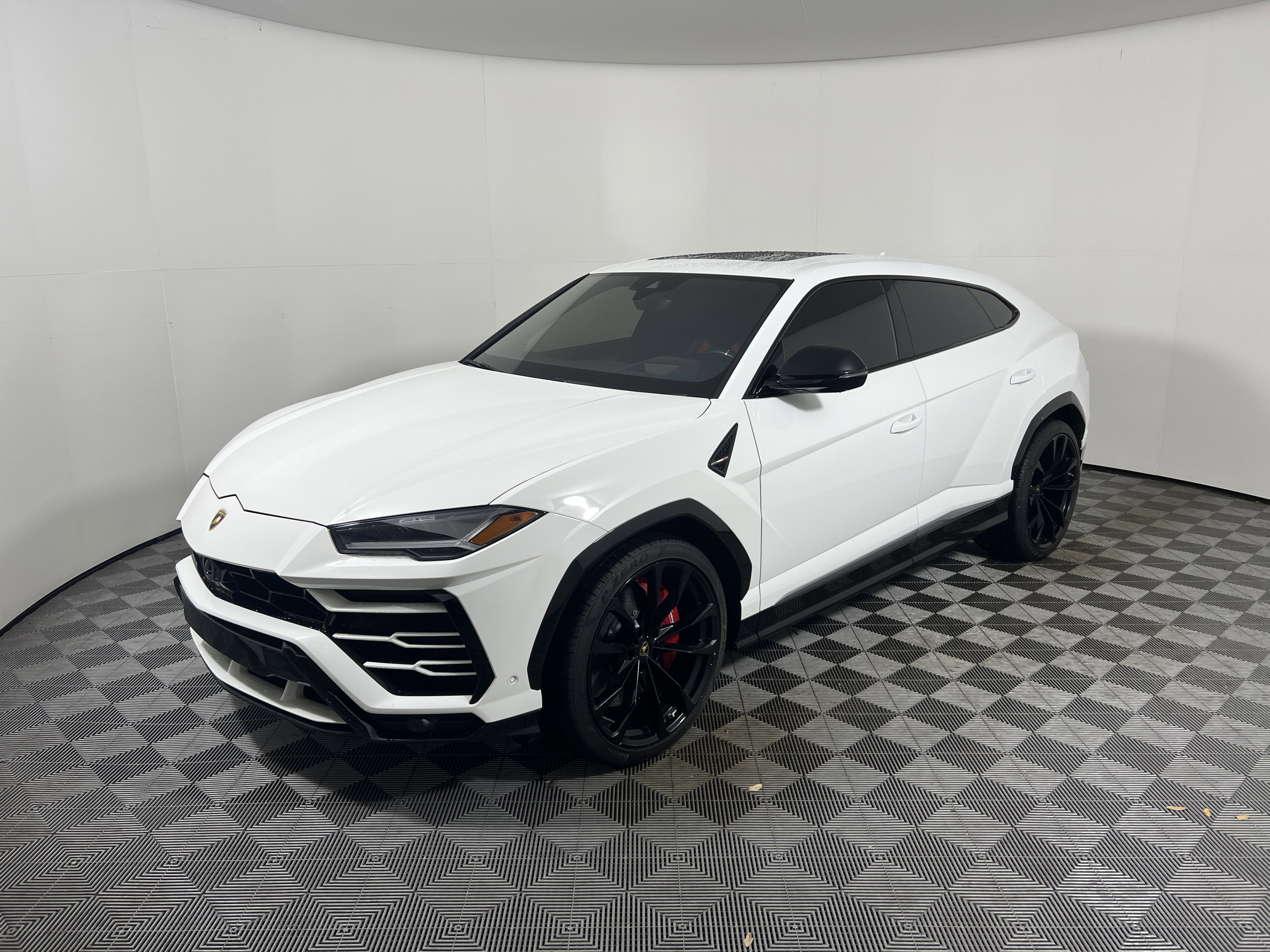 Used 2019 Lamborghini Urus AWD/4WD image 9