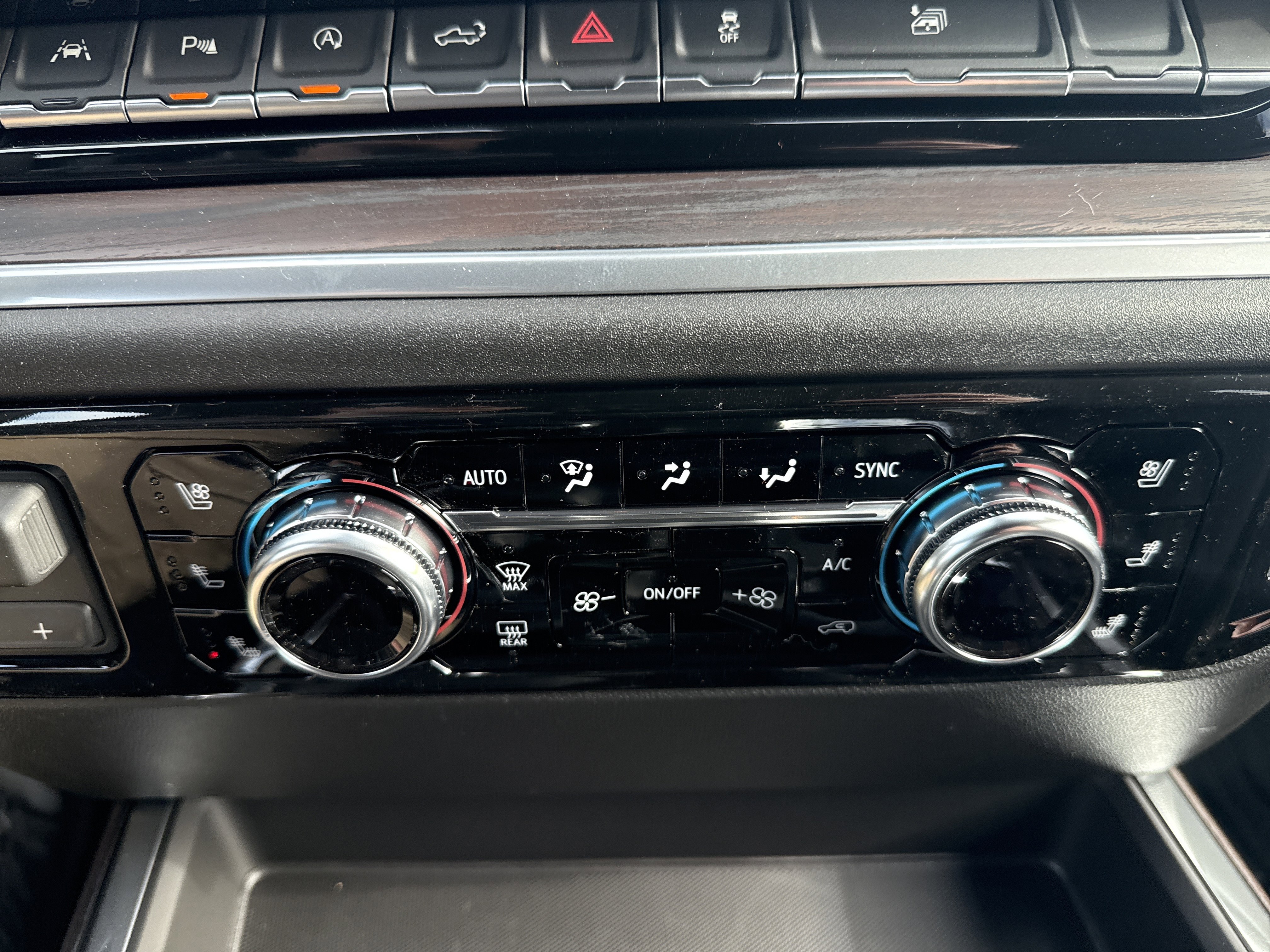 New 2026 GMC Sierra 1500 SLT w/ SLT Premium Plus Package image 27