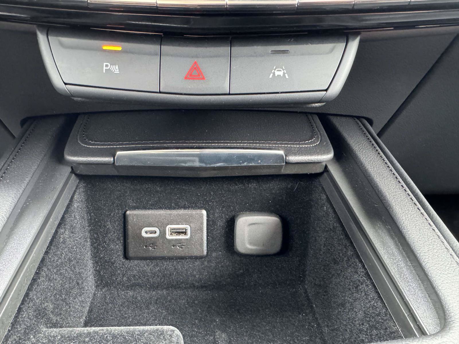 Used 2025 Cadillac XT4 Premium Luxury AWD/4WD image 14