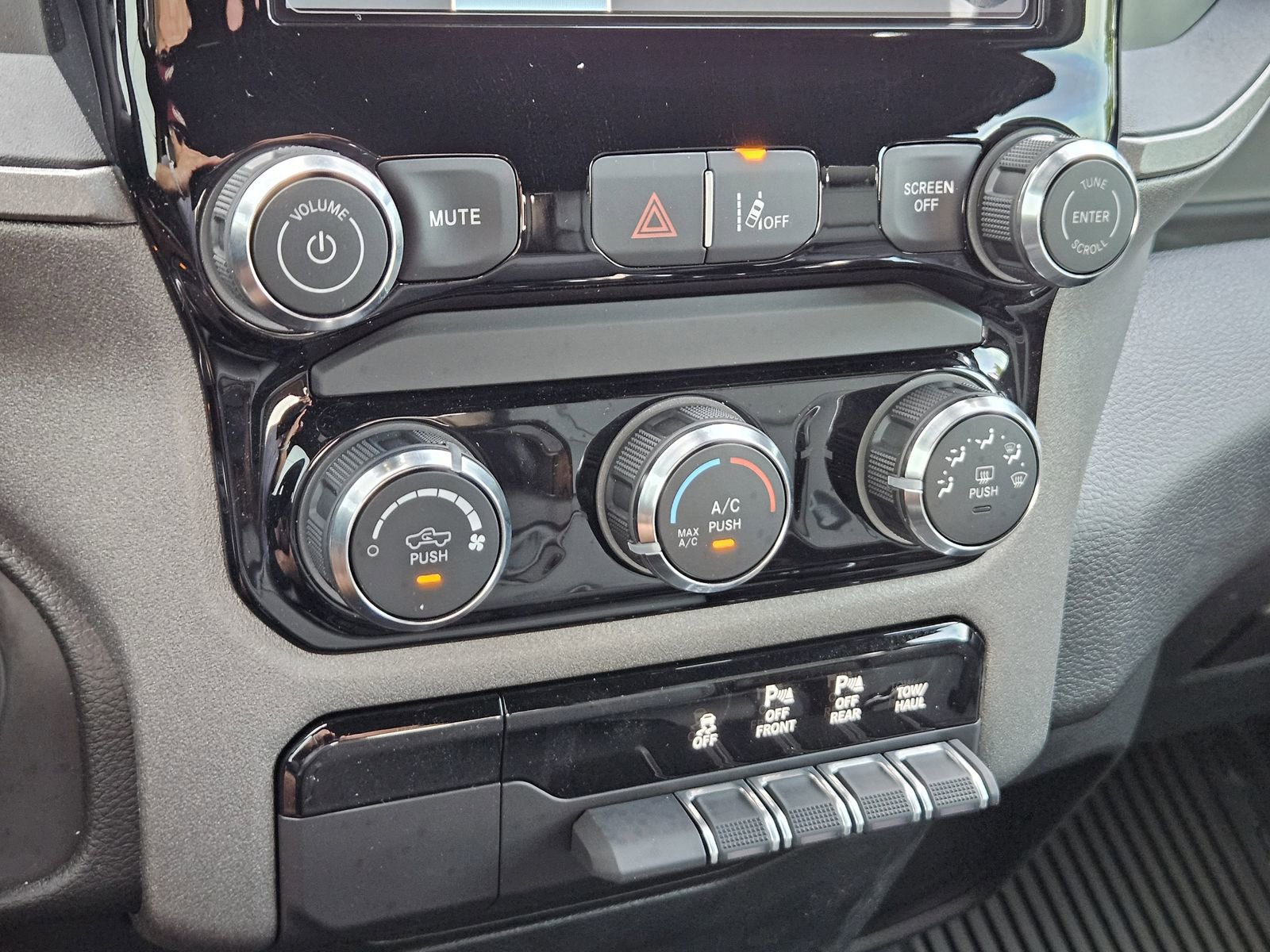 New 2026 RAM 1500 Tradesman AWD/4WD image 20