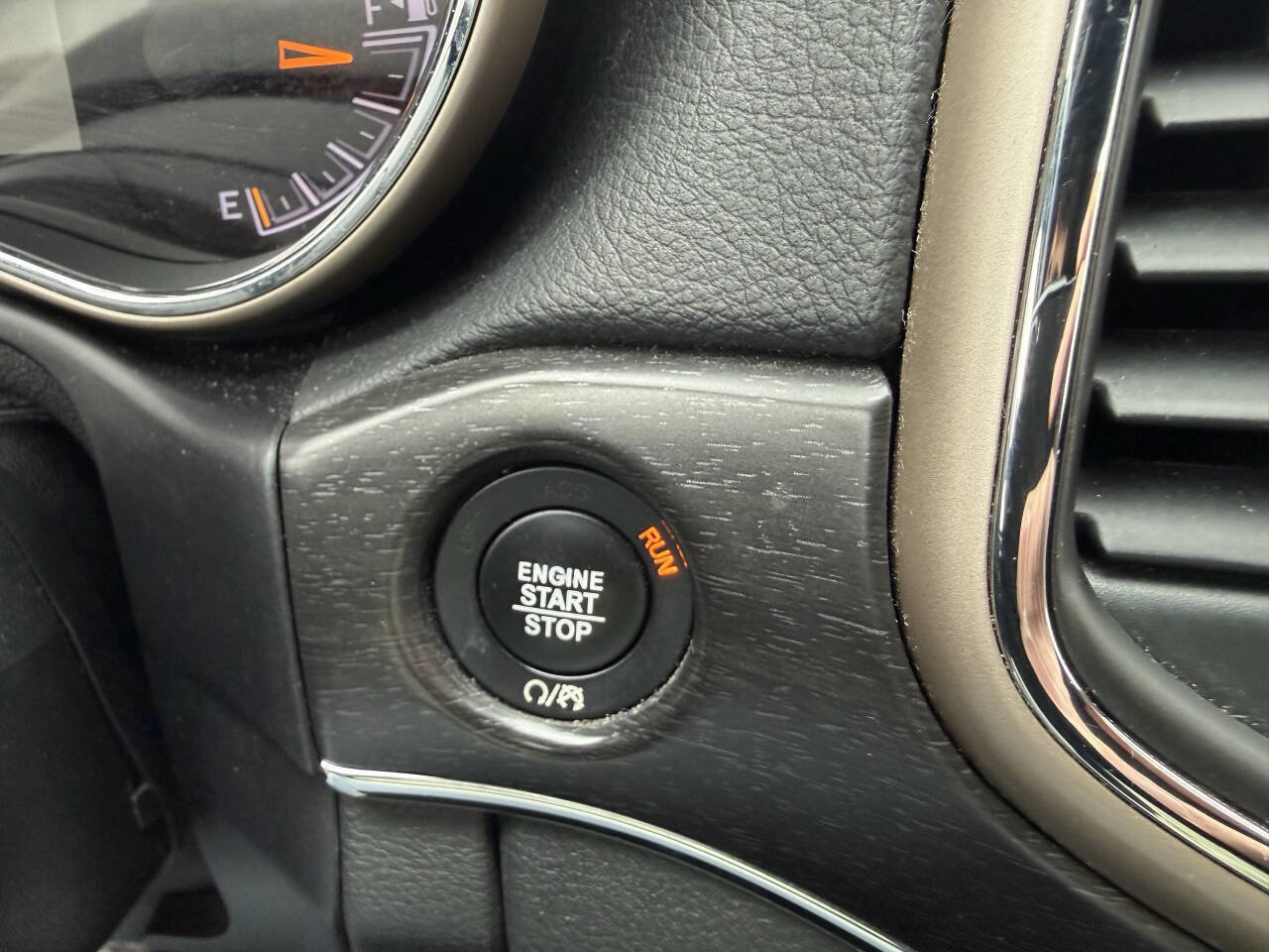 Used 2016 Jeep Grand Cherokee Limited image 20