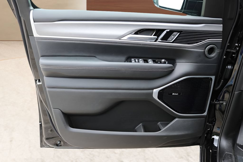 New 2026 Jeep Grand Wagoneer Limited AWD/4WD image 10