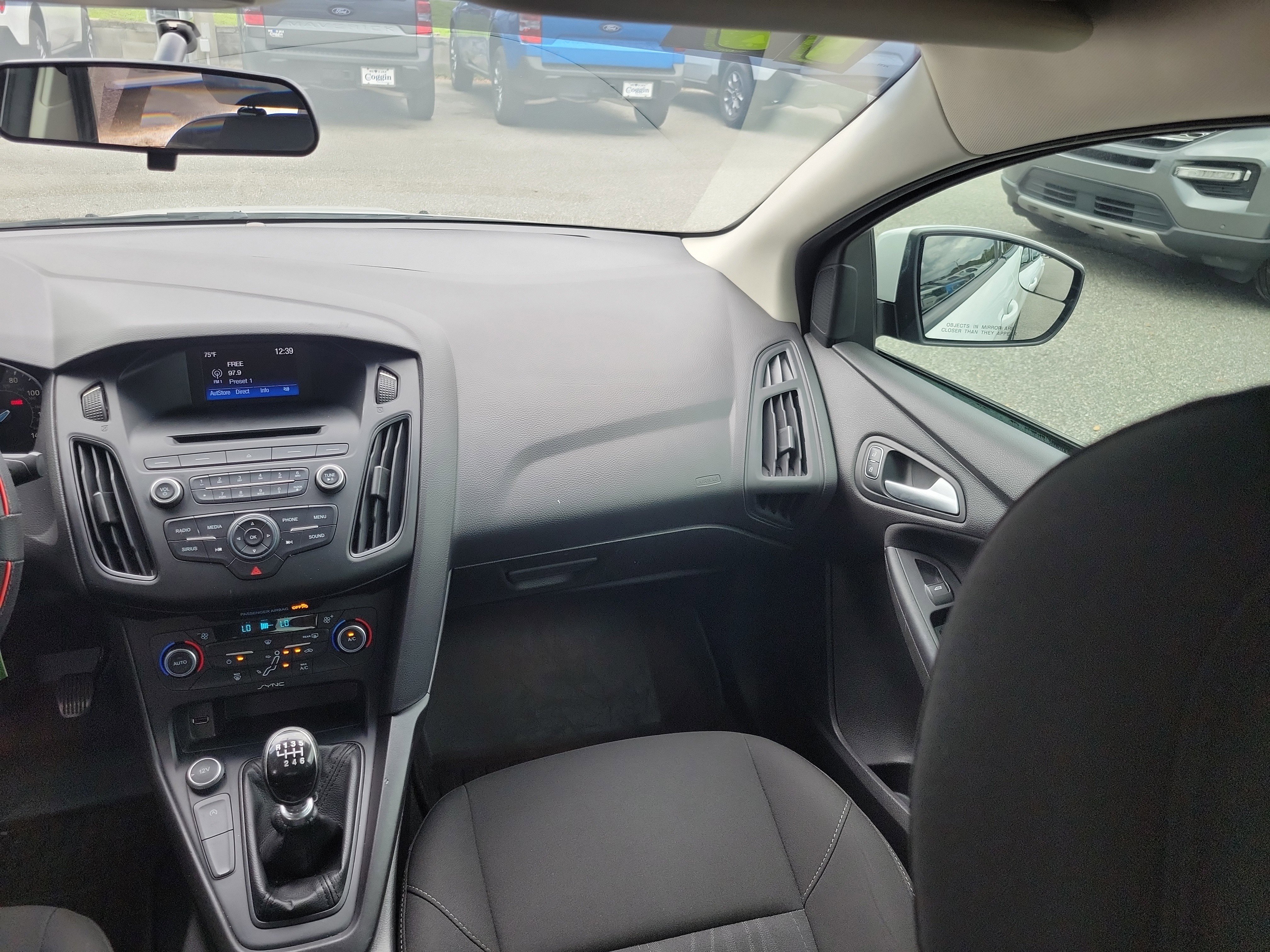 Used 2017 Ford Focus SE FWD image 9