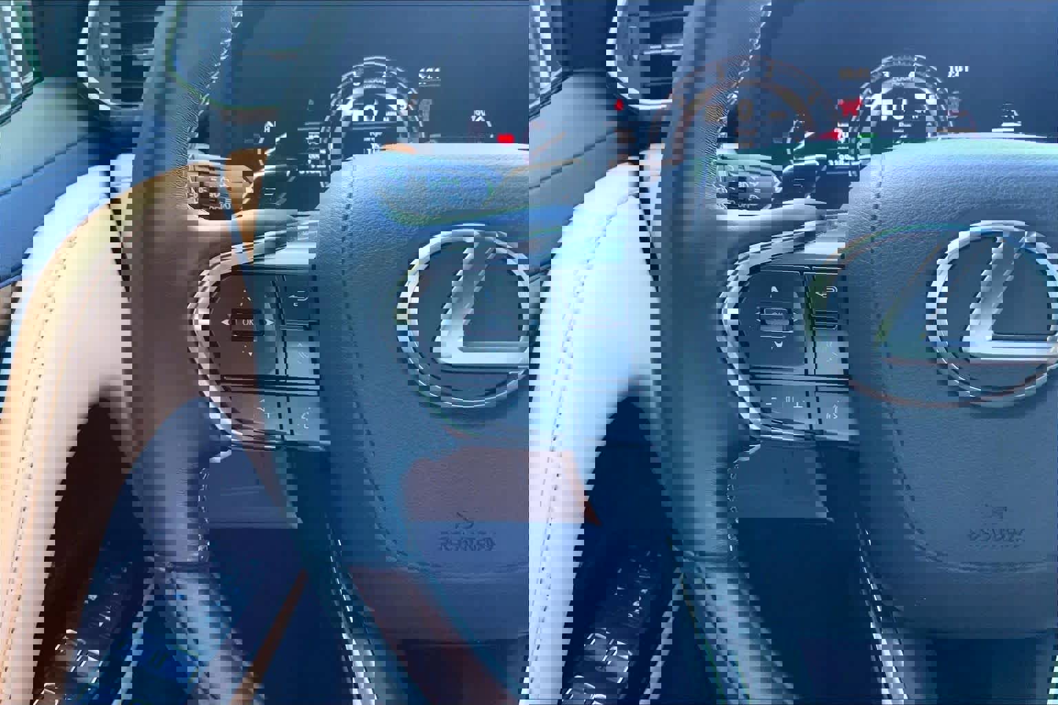 Used 2024 Lexus LX 600 4WD w/ Luxury Package image 17