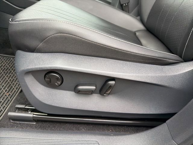 Used 2022 Volkswagen Tiguan SE image 25