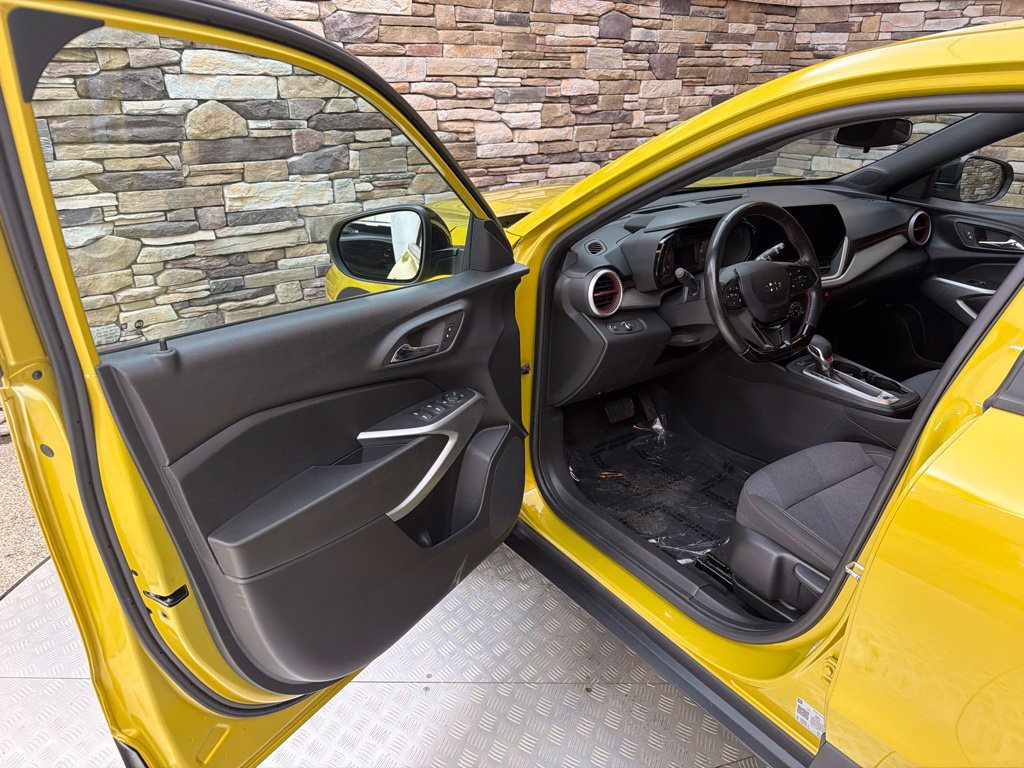 Used 2024 Chevrolet Trax RS w/ Driver Confidence Package FWD image 19