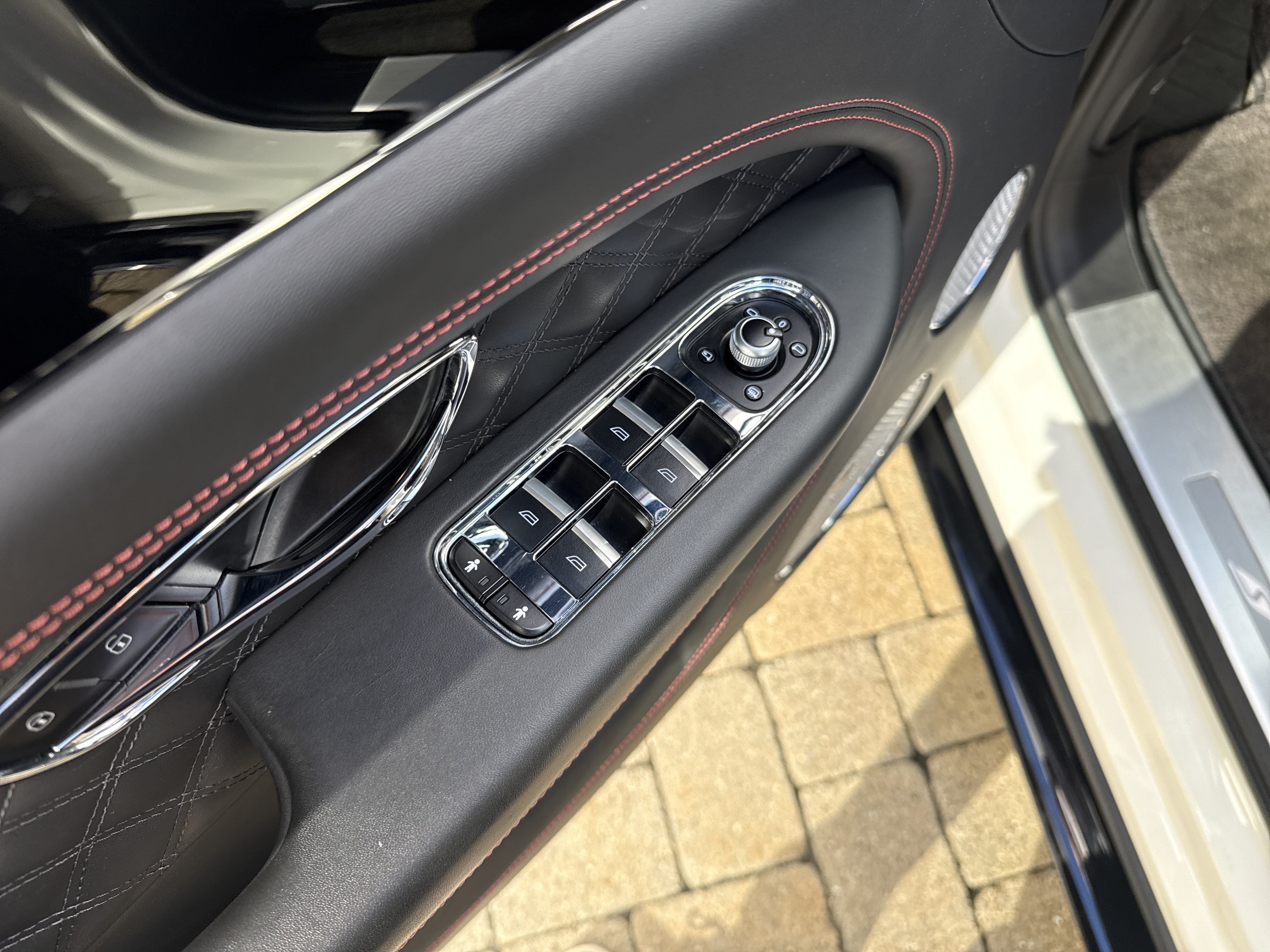 Used 2022 Bentley Bentayga AWD/4WD image 14