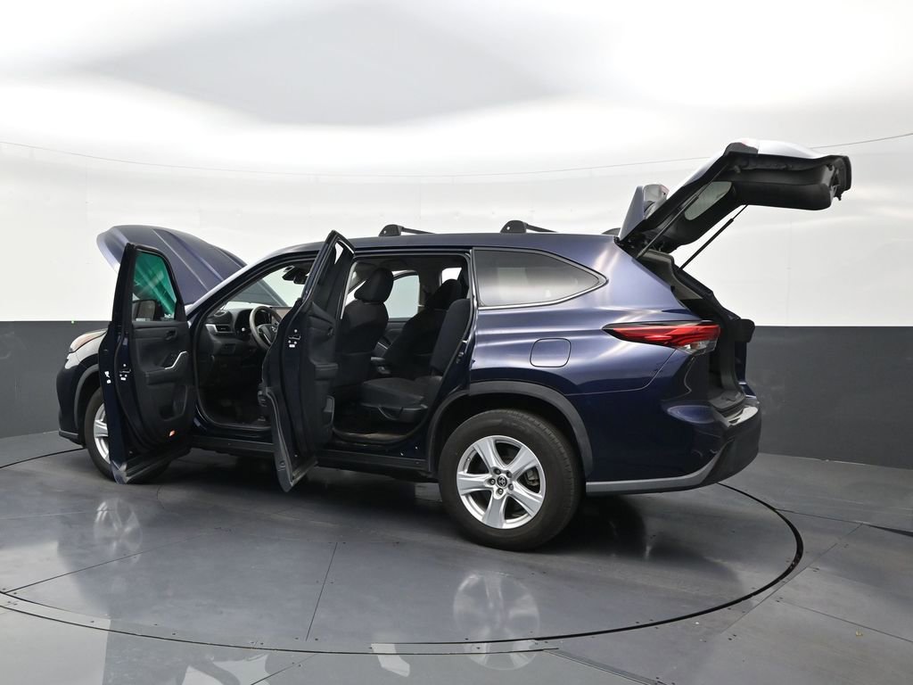 Used 2022 Toyota Highlander L FWD image 31