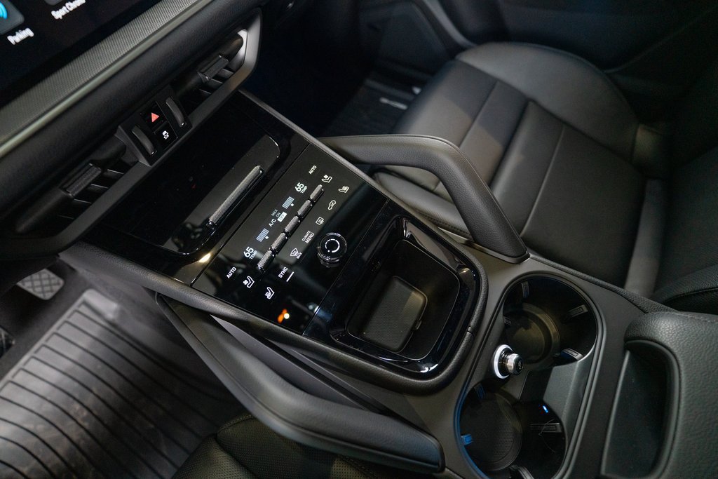 New 2025 Porsche Cayenne AWD/4WD image 24