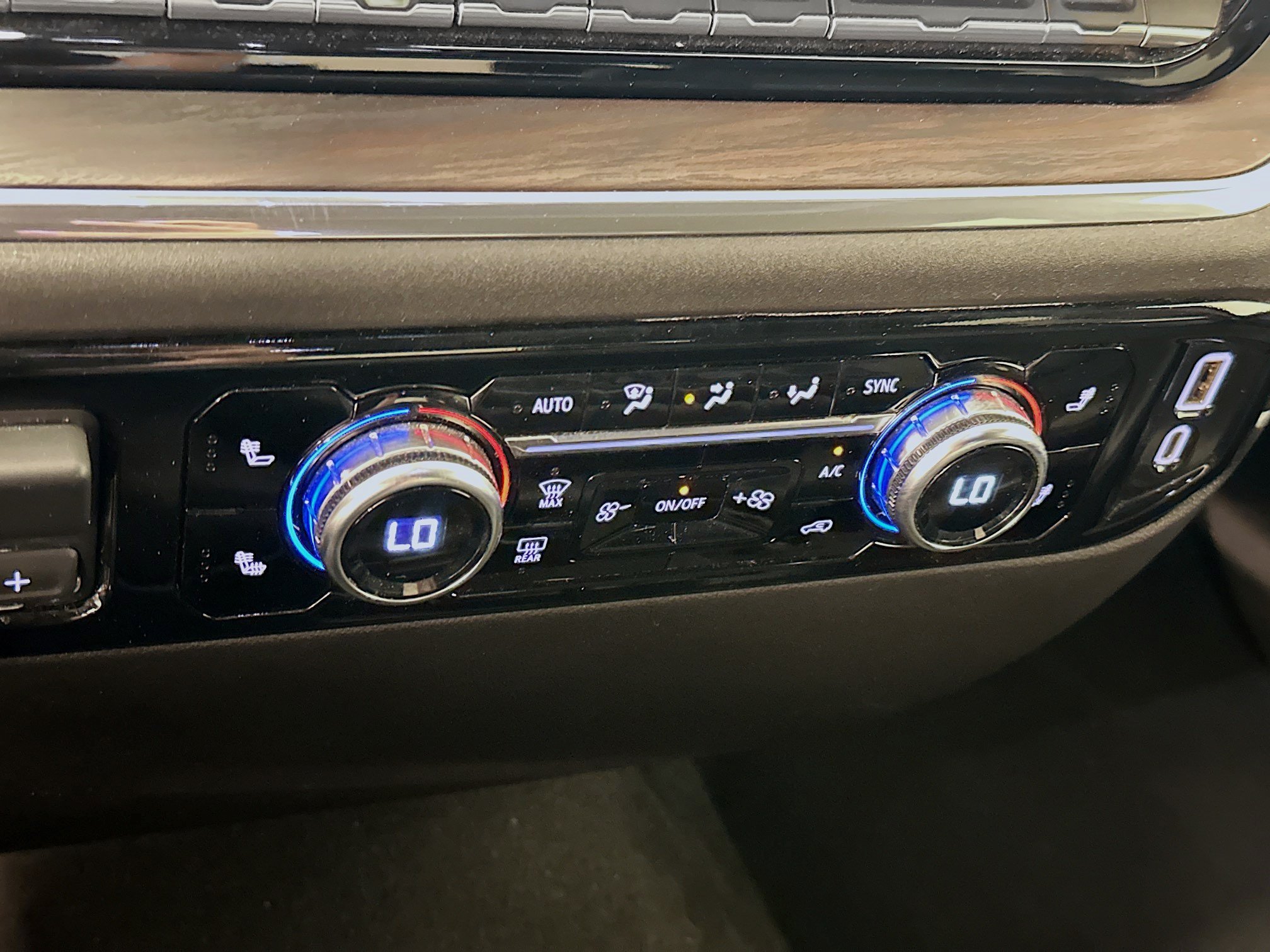 Used 2025 GMC Sierra 1500 SLT AWD/4WD image 24