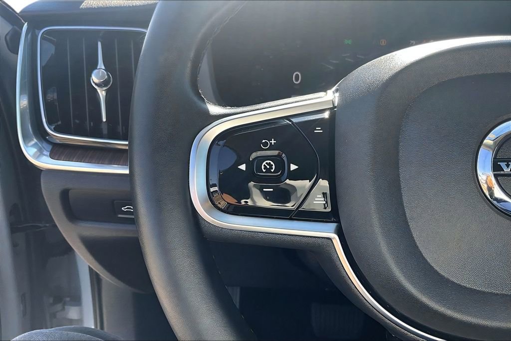 Used 2024 Volvo V60 B5 Cross Country Plus image 16