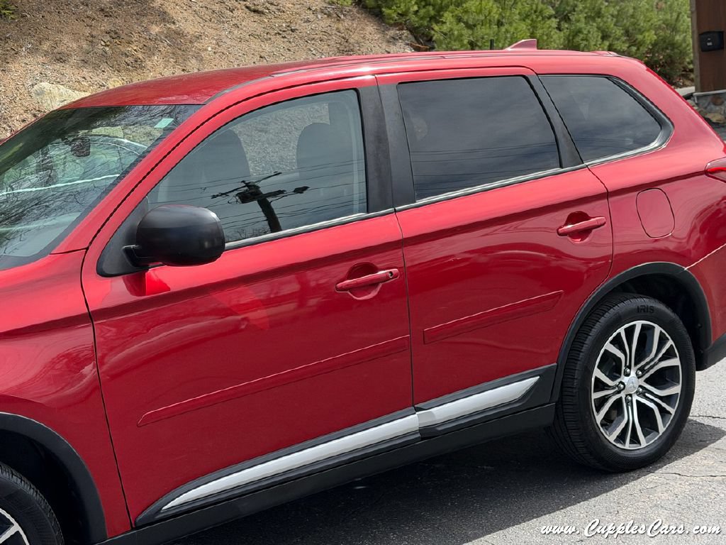 Used 2017 Mitsubishi Outlander ES AWD/4WD image 44
