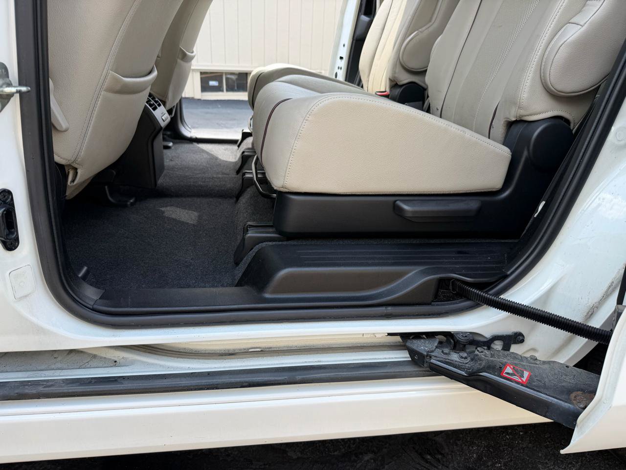Used 2014 MAZDA MAZDA5 Grand Touring FWD image 16