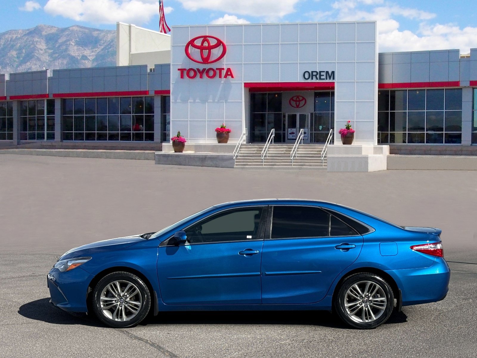 Used 2017 Toyota Camry SE w/ Protection Package (Q2) FWD image 6