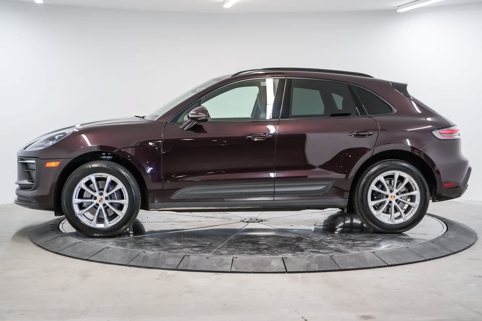 Certified 2024 Porsche Macan AWD/4WD image 2