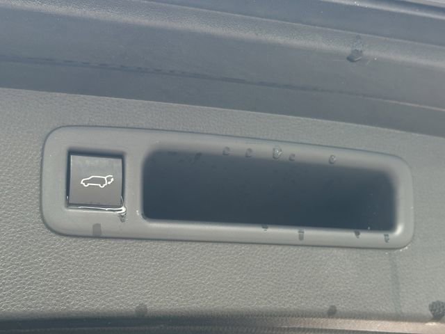 Used 2021 Toyota Highlander XSE FWD image 11