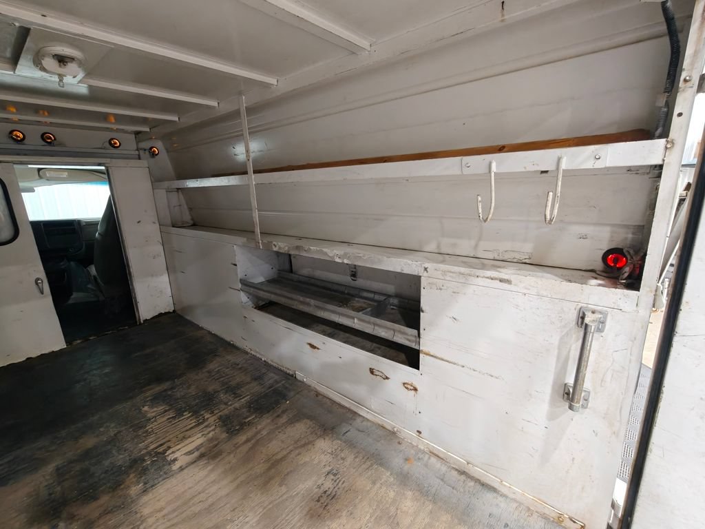 Used 2004 Chevrolet Express 3500 RWD image 33