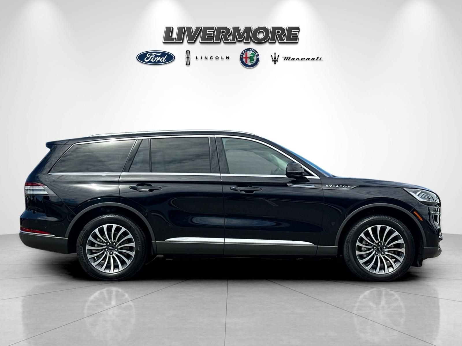 Certified 2023 Lincoln Aviator Reserve w/ Equipment Group 201A AWD/4WD image 2