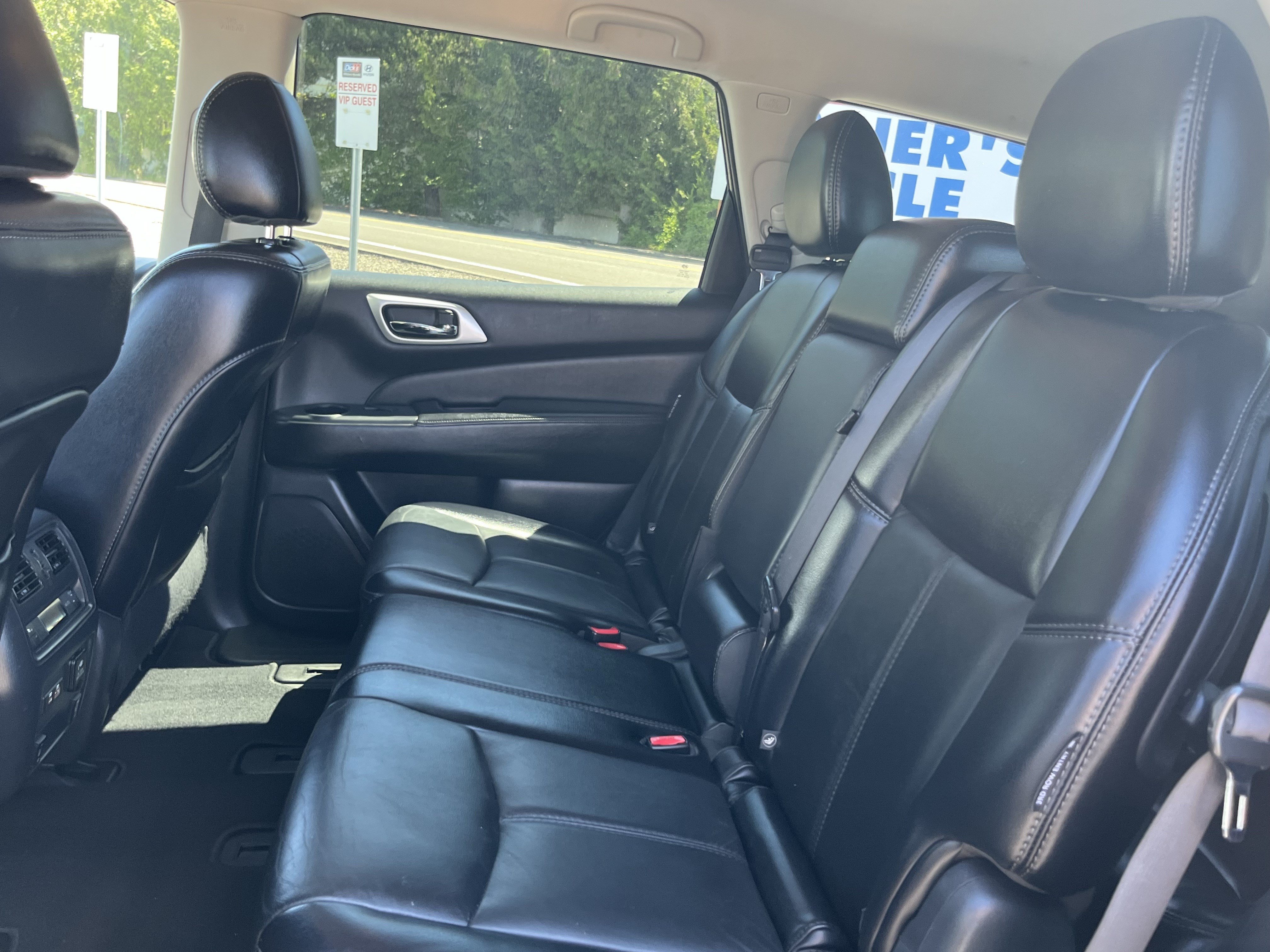 Used 2019 Nissan Pathfinder SL AWD/4WD image 14