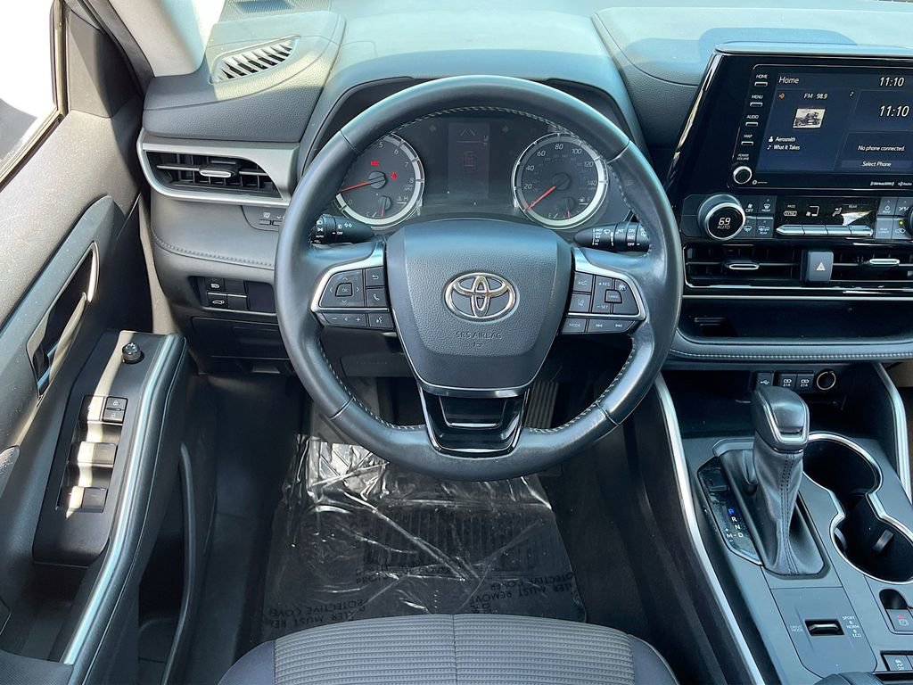 Used 2021 Toyota Highlander LE image 20