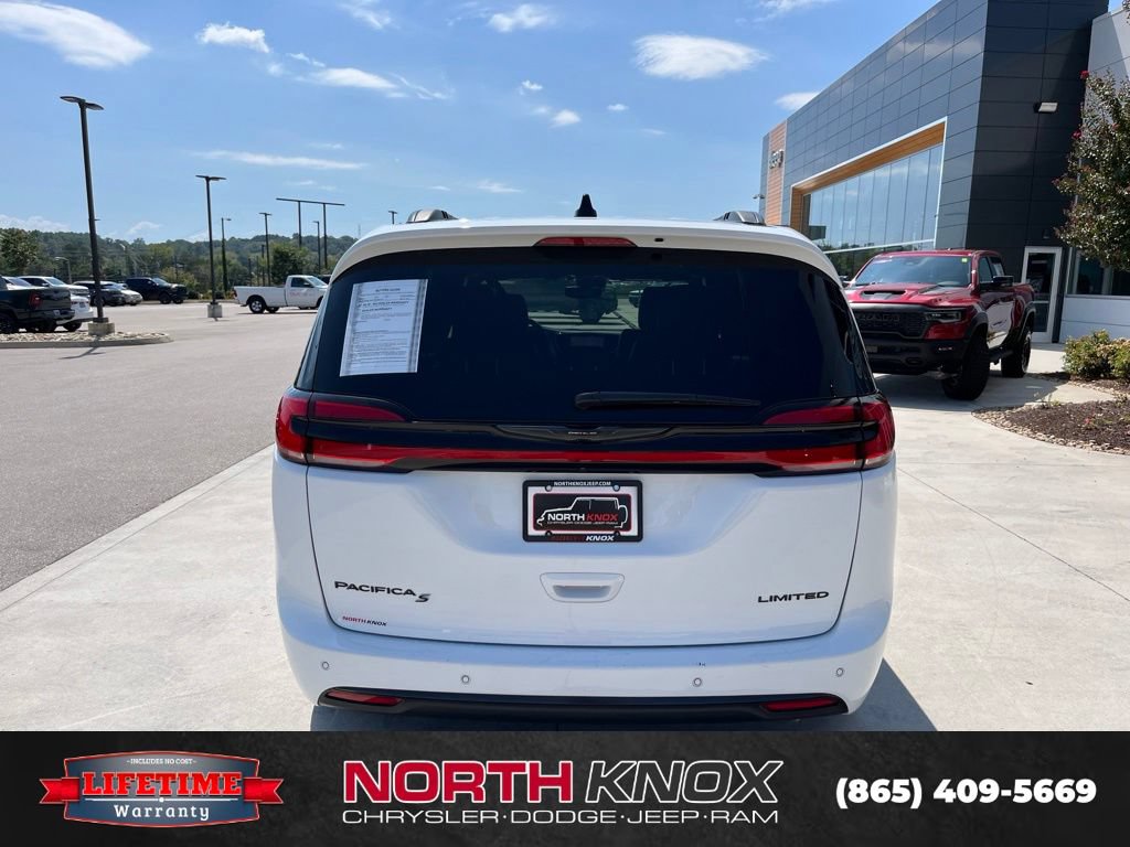 Used 2025 Chrysler Pacifica Limited FWD image 20