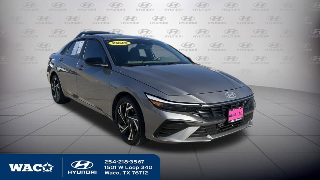 Used 2025 Hyundai Elantra Sport image 3