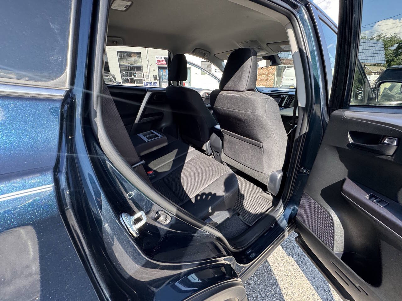 Used 2018 Toyota RAV4 LE w/ All Weather Liner Package AWD/4WD image 33
