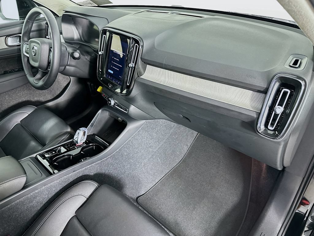 Used 2024 Volvo XC40 B5 Plus AWD/4WD image 31