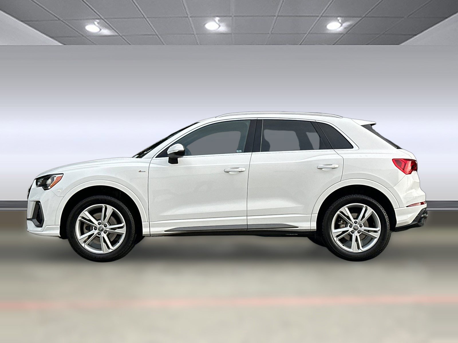 Used 2020 Audi Q3 2.0T Premium w/ Convenience Package image 2