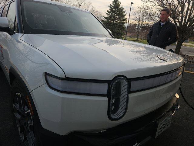Used 2023 Rivian R1T Launch Edition image 13