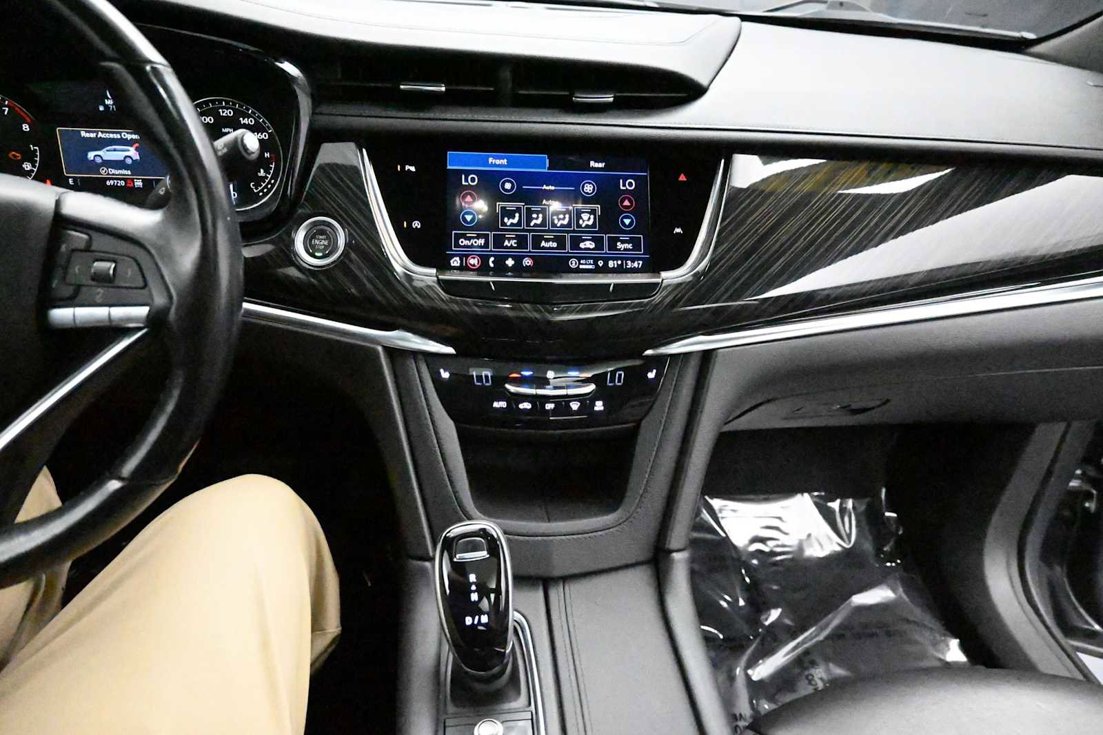 Used 2022 Cadillac XT6 Premium Luxury AWD/4WD image 13