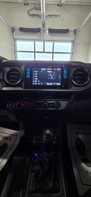 Used 2017 Toyota Tacoma TRD Sport image 18