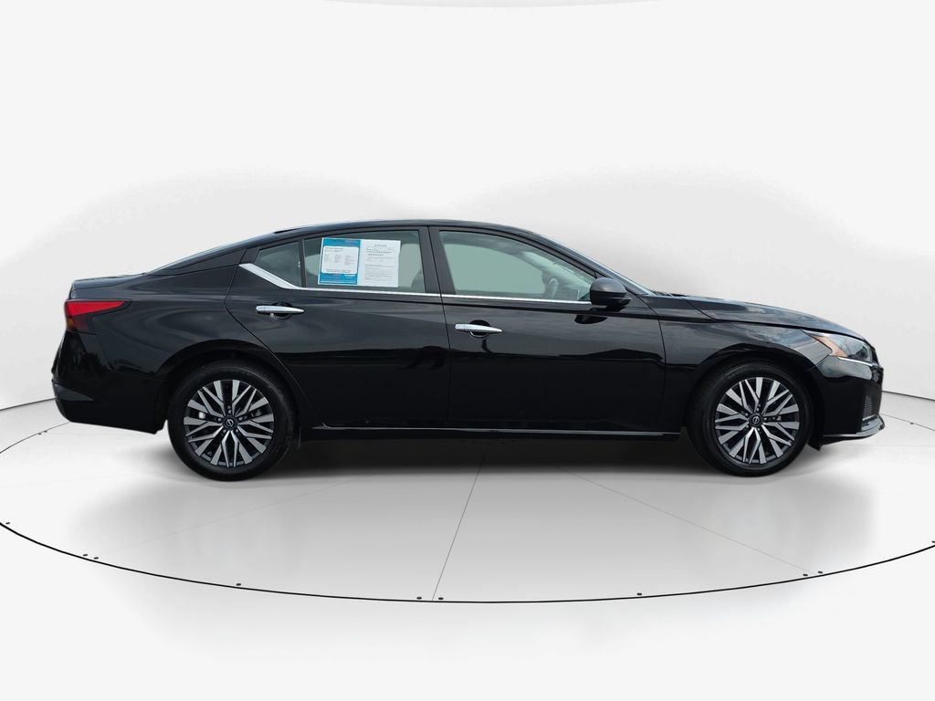 Used 2025 Nissan Altima 2.5 SV FWD image 5