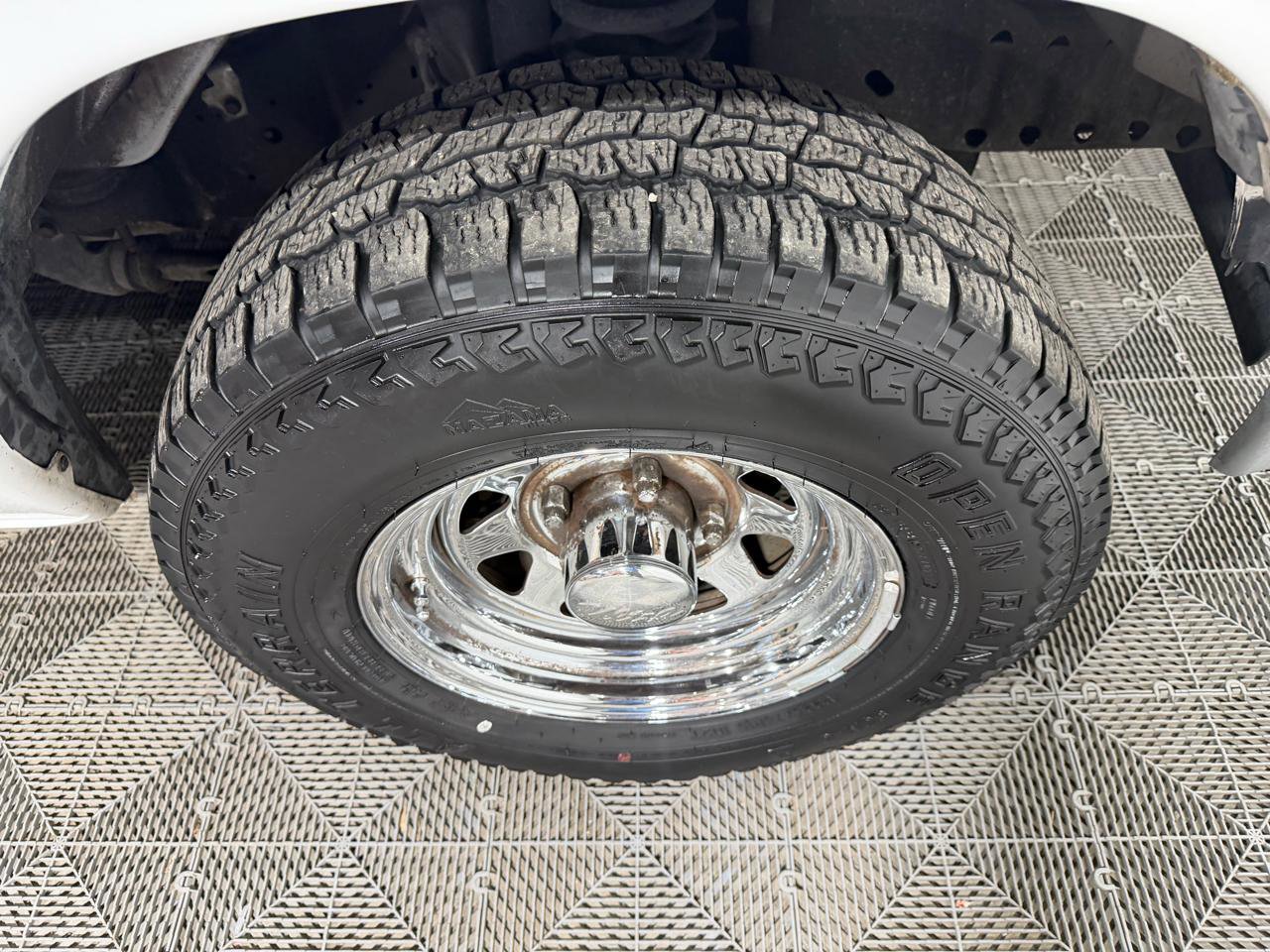 Used 1999 Ford E-150 and Econoline 150 RWD image 6