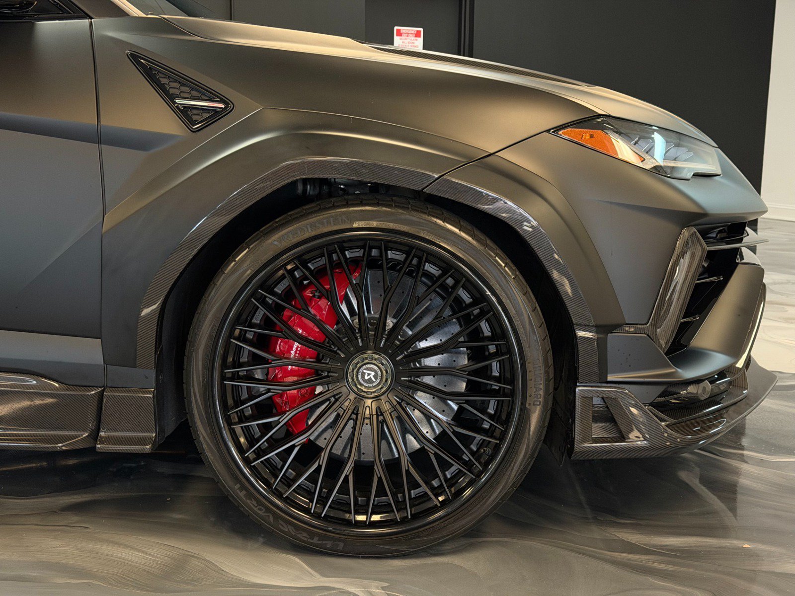 Used 2023 Lamborghini Urus Performante AWD/4WD image 5