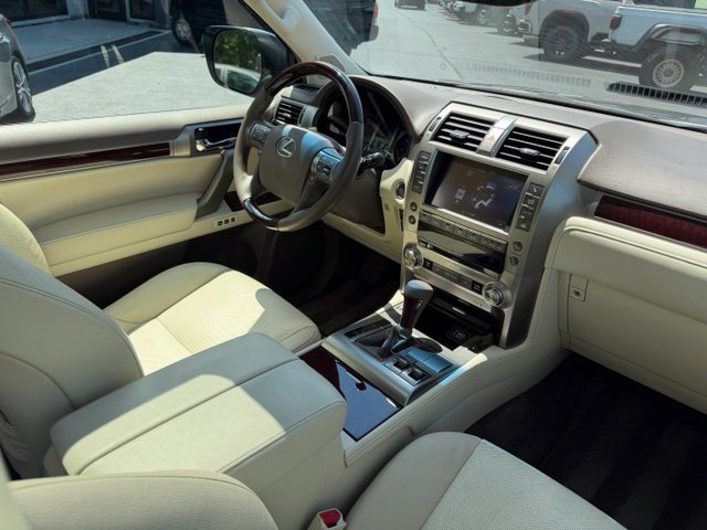 Used 2019 Lexus GX 460 Premium w/ Premium Package AWD/4WD image 4