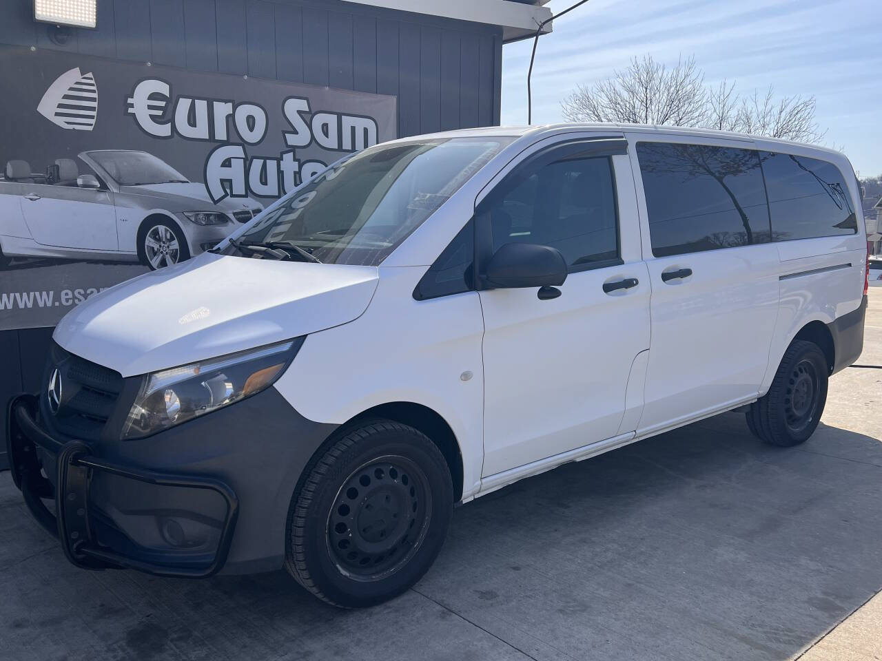 Used 2017 Mercedes-Benz Metris Passenger image 1
