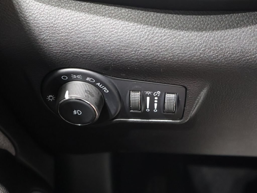 Used 2024 Jeep Compass Latitude AWD/4WD image 31