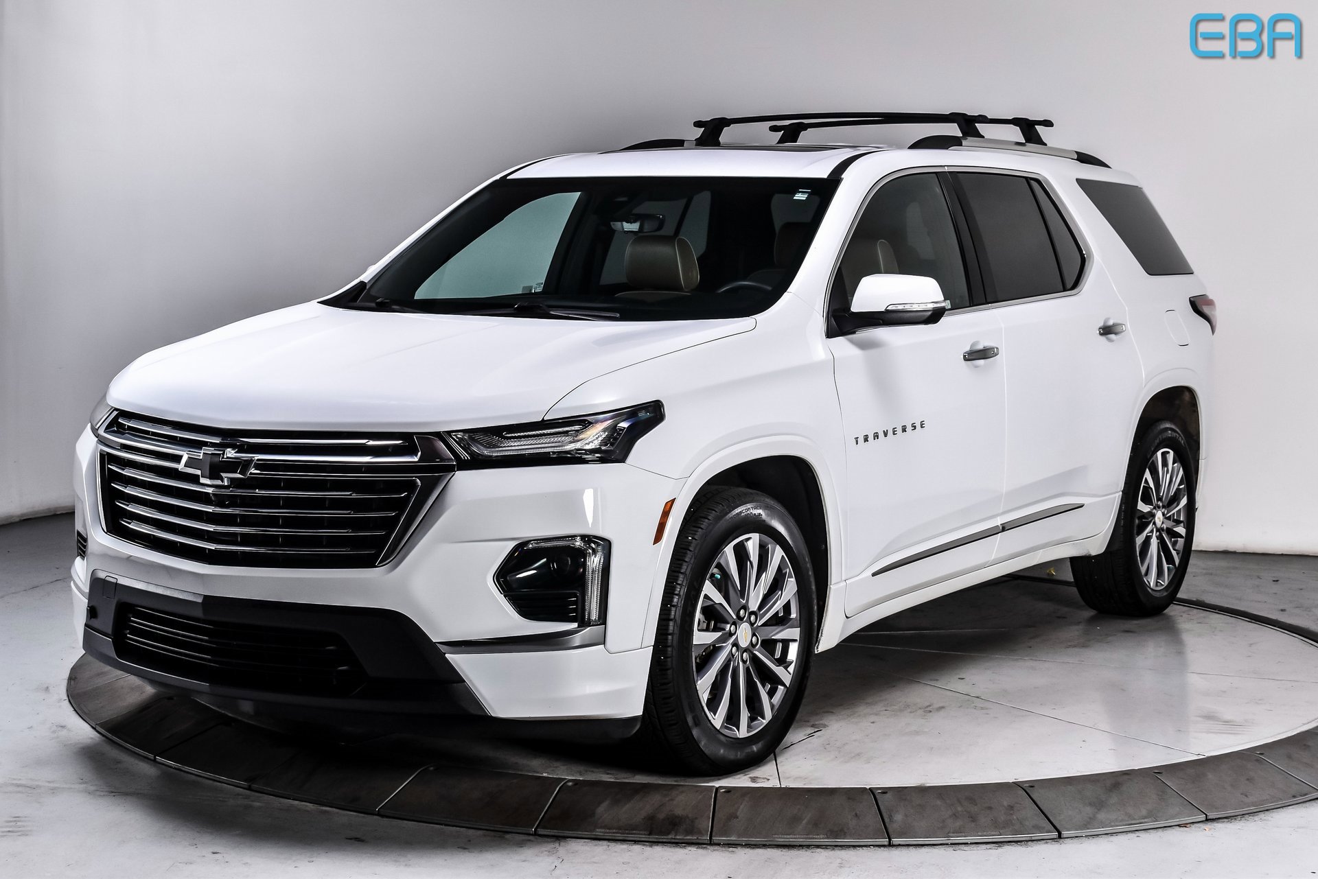 Used 2023 Chevrolet Traverse Premier image 2