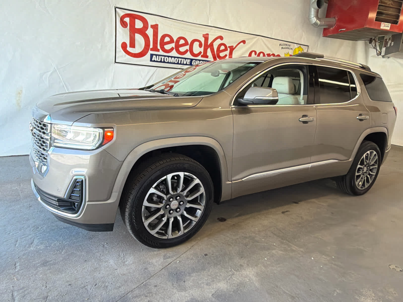Used 2022 GMC Acadia Denali w/ LPO, Floor Liner Package FWD image 2