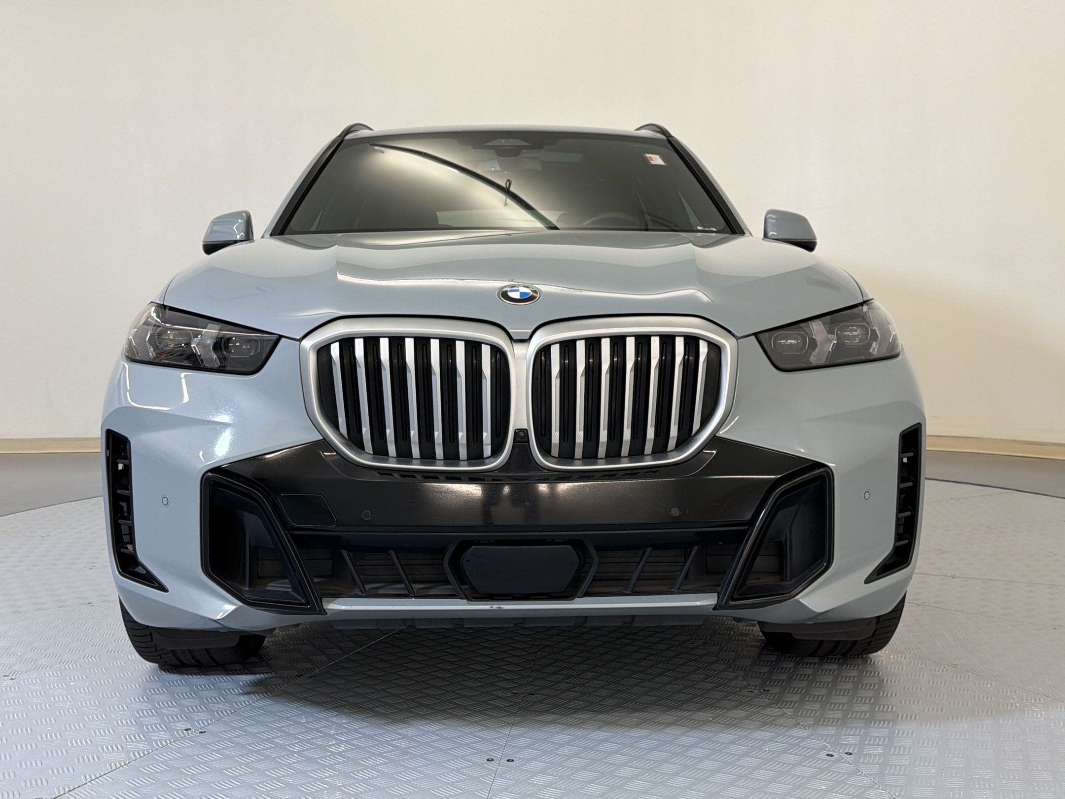 Used 2024 BMW X5 xDrive40i w/ M Sport Package AWD/4WD image 6