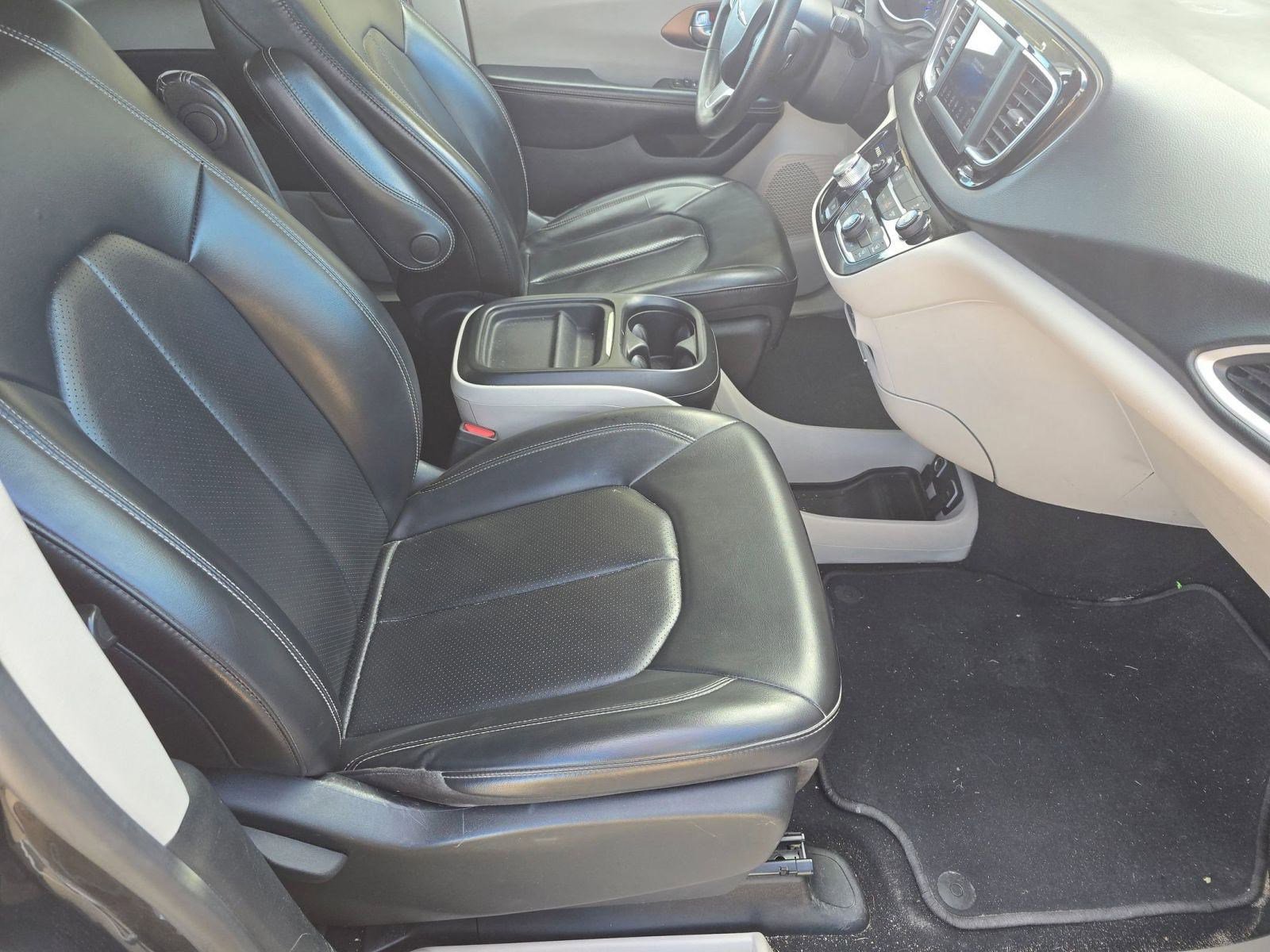 Used 2020 Chrysler Voyager Lxi image 27