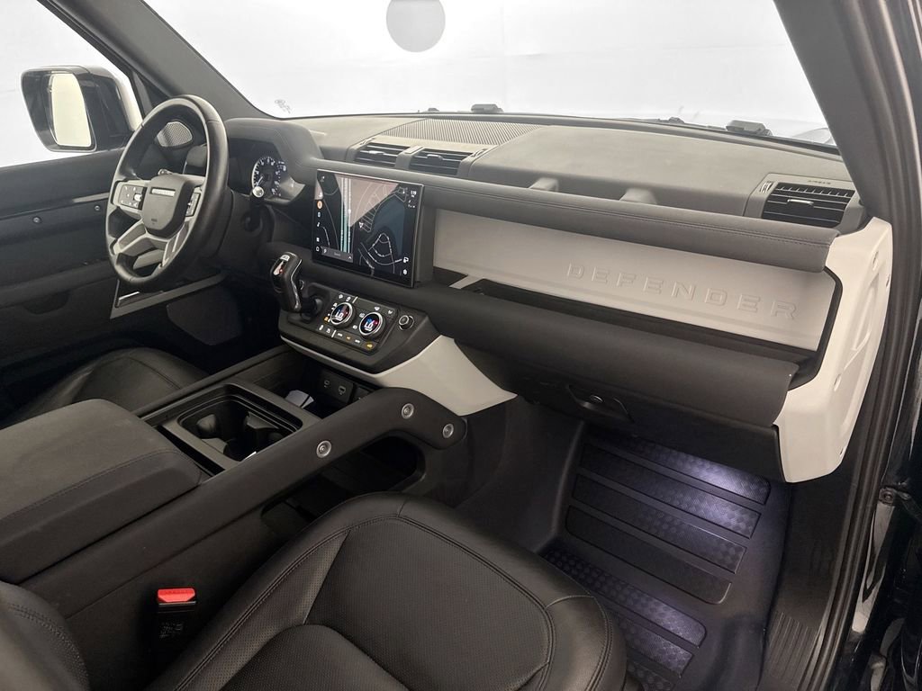 Used 2023 Land Rover Defender 130 SE image 28