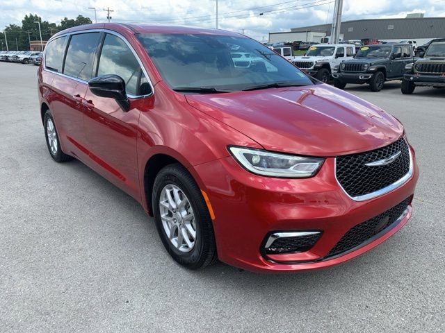 New 2026 Chrysler Pacifica Select image 1