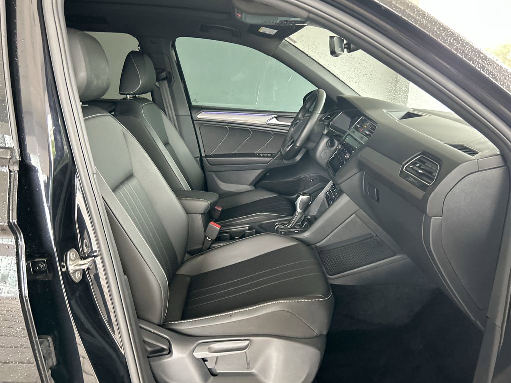 Certified 2024 Volkswagen Tiguan SE R-Line image 35