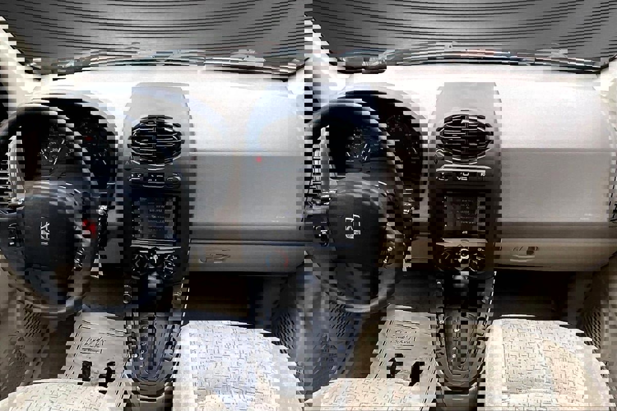 Used 2003 Saturn Vue AWD V6 image 7