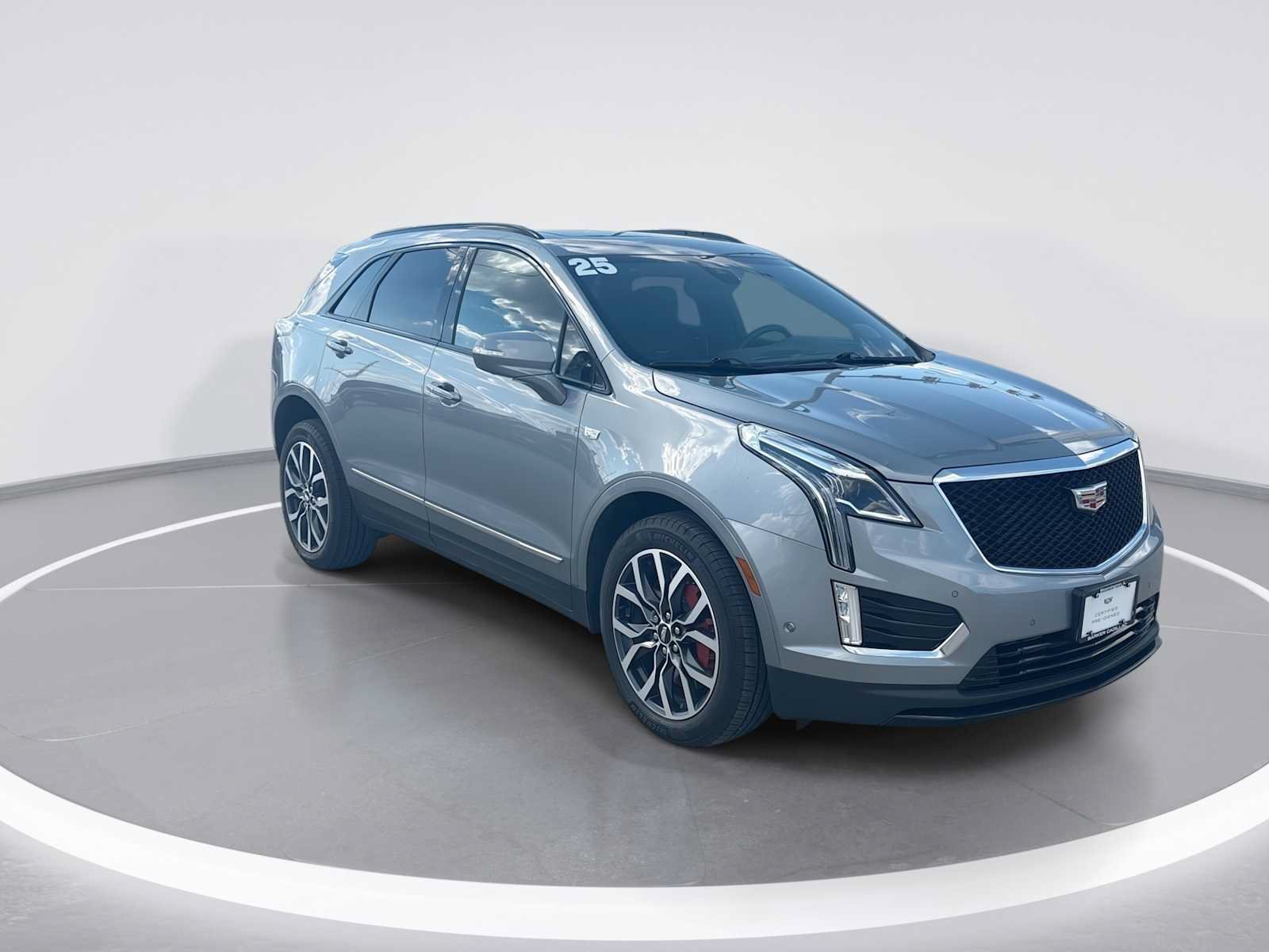 Certified 2025 Cadillac XT5 Sportv w/ Technology Package AWD/4WD image 2