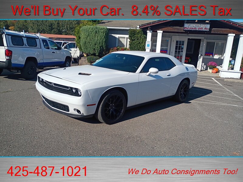 Used 2019 Dodge Challenger SXT RWD image 1