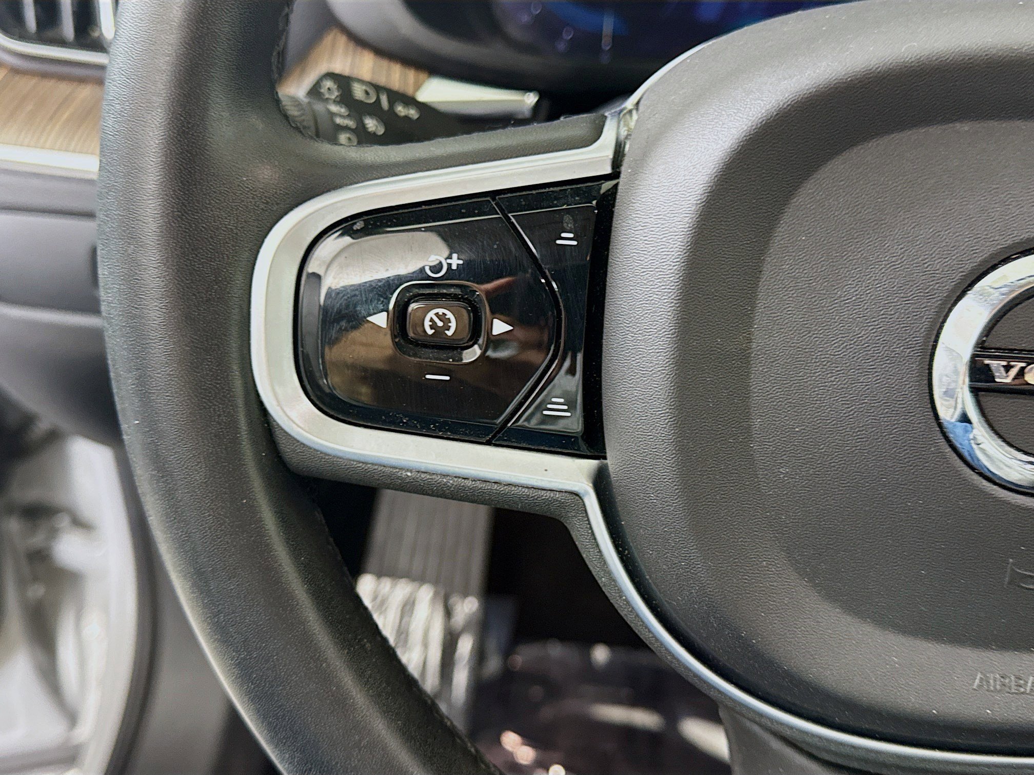 Used 2023 Volvo XC60 B5 Plus w/ Protection Package Premier image 14