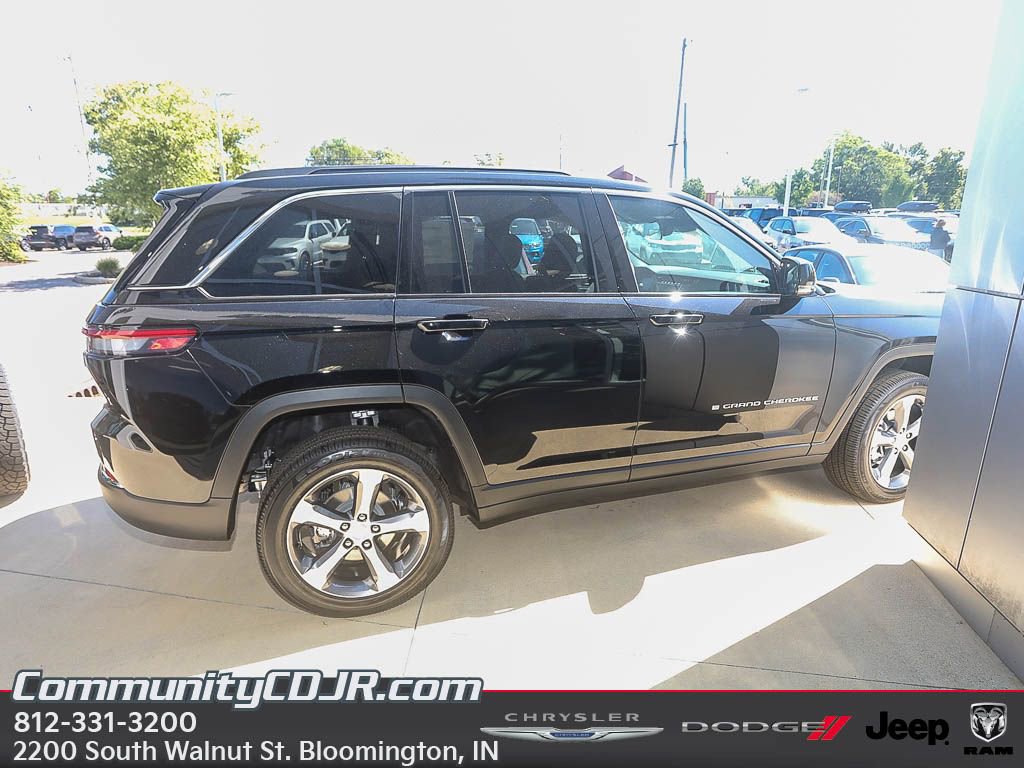 New 2025 Jeep Grand Cherokee Limited image 8